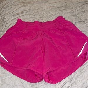LULULEMON SONIC PINK HOTTY HOT SHORTS: SIZE 2 TALL